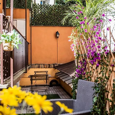 Spanish Steps & Terrace Apartment Rome